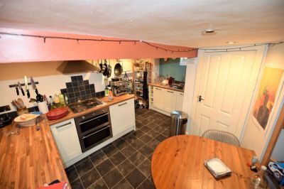 2 bedroom House in Thornville View, Leeds - Photo 2