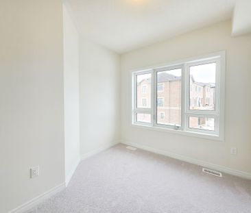 For Lease - 1256 Elizabeth Mackenzie Drive, Pickering, Ontario - Photo 5