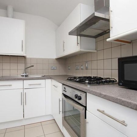 A well presented property within walking distance of the BRI, City Centre and the University. - Photo 3