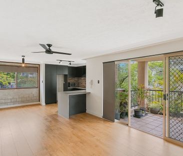 STUNNING RENOVATED UNIT IN THE HEART OF COOLANGATTA - Photo 2