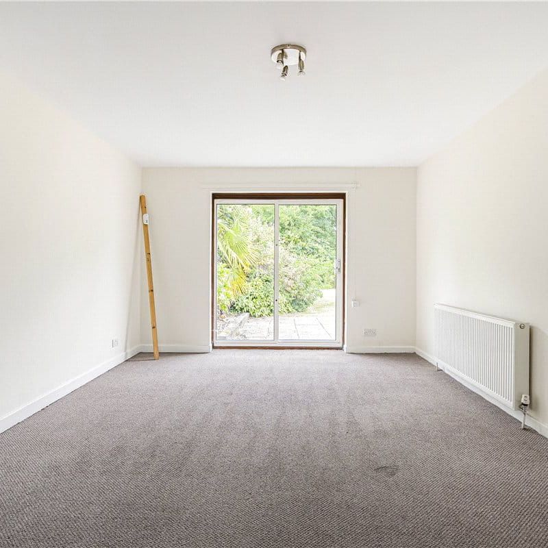 A five bedroom detached property situated within the town of Wendover and includes a one bedroom annexe. - Photo 1