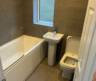 3 Bed Semi-Detached House, Hollinsend Avenue, S12 - Photo 6