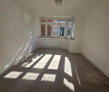 4 bedroom semi-detached house to rent - Photo 2