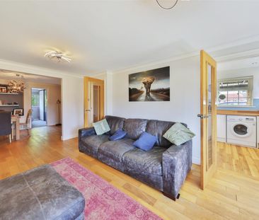3 bedroom Bungalow To Let - Photo 2
