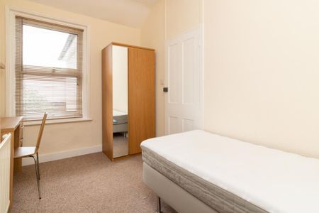 4 bedroom terraced house to rent - Photo 5