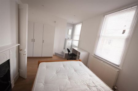 4 bedroom terraced house to rent - Photo 2