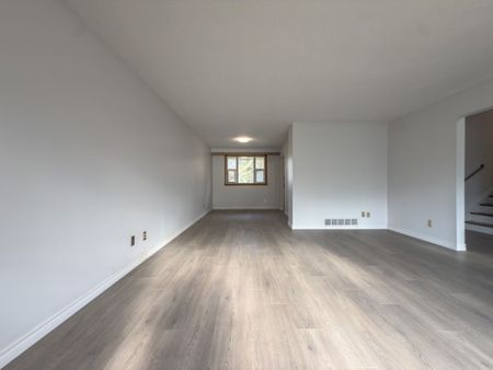 For Lease - 343 Bronte Road, Oakville, Ontario - Photo 5