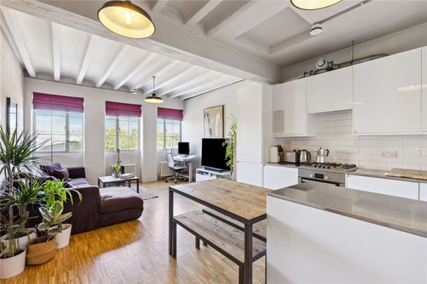 An ideal one bedroom warehouse apartment in Wandsworth. - Photo 1