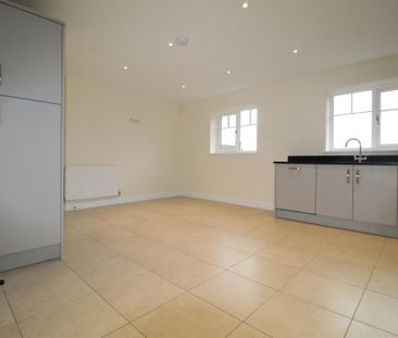3 bedroom detached bungalow to rent - Photo 3