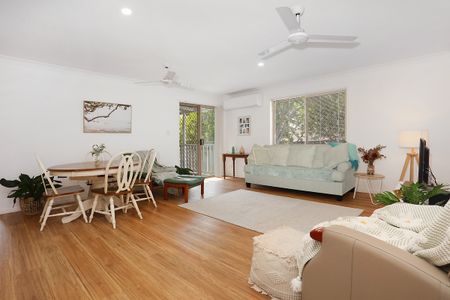 2/83 Kincaid Drive, Highland Park QLD 4211 - House For Rent | Domain - Photo 4