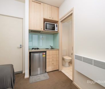FULLY FURNISHED STUDIO APARTMENT IN THE HEART OF MELBOURNE! - Photo 4
