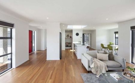 Ideal for Extended Whānau Living - Photo 4