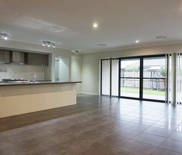 Exclusive Living in Mulgoa Rise - Photo 3