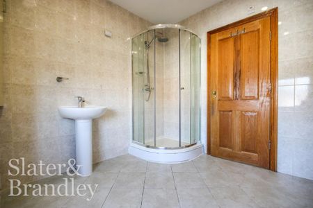 4 bedroom semi-detached house to rent - Photo 3