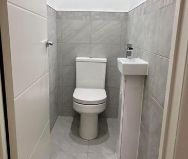 1 bedroom in a flat share to rent - Photo 6