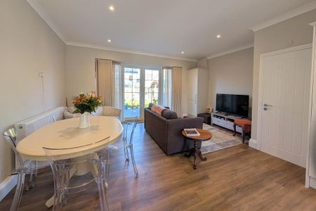 3 bedroom end of terrace house to rent - Photo 2
