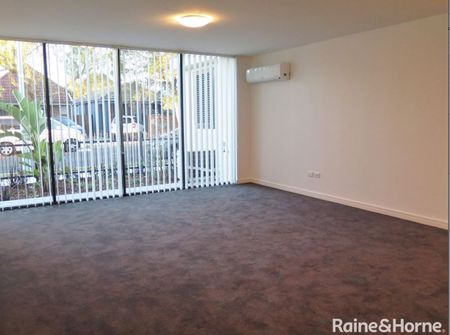 Spacious 2 Bedroom Split Level Townhouse - Photo 4