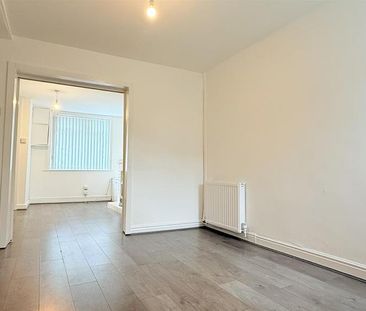 2 bedroom end of terrace house to rent - Photo 3