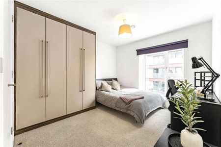 A spacious three bedroom apartment in a popular modern development. - Photo 4