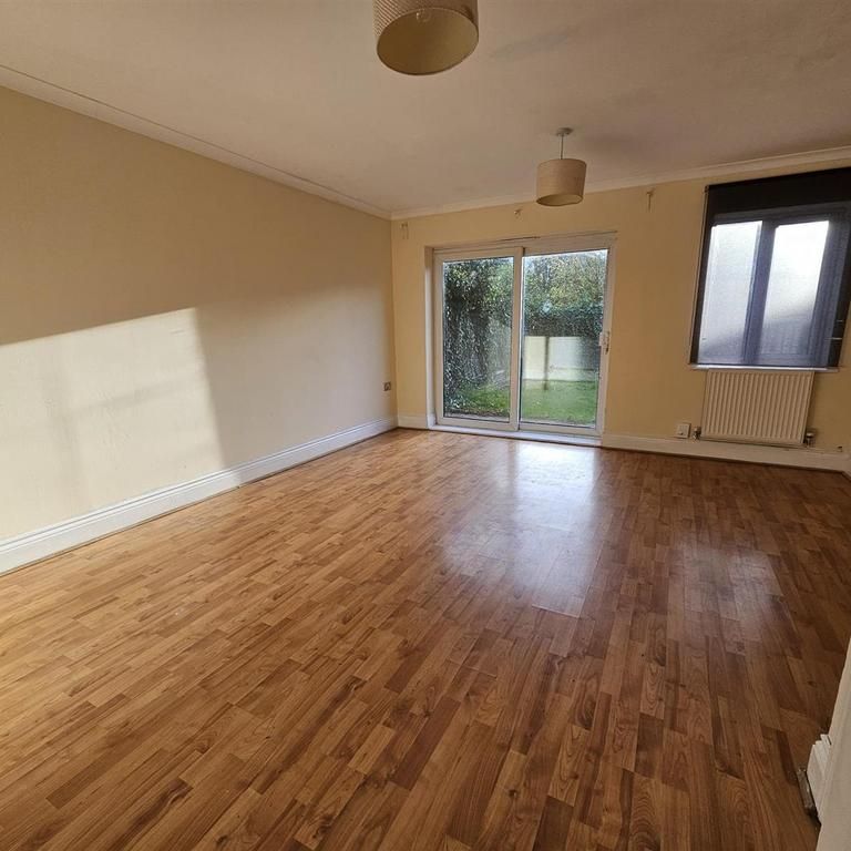 4 bedroom semi-detached house to rent - Photo 1