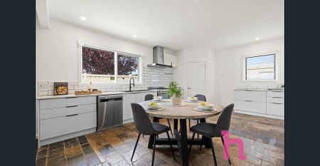 Beautifully presented home in the heart of Newcomb! - Photo 2