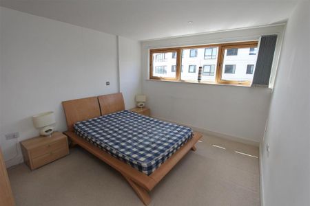 2 bedroom flat to rent - Photo 3