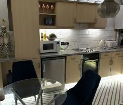2 bedroom house to share by Birmingham Airport - Photo 1