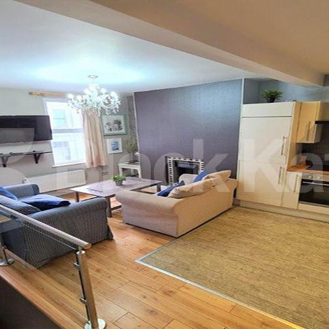 Spacious two bed mins to Camden Tube, Market and Regents Park - Photo 1