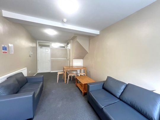 5 Bed Terraced House, Stokes Croft, BS1 - Photo 1