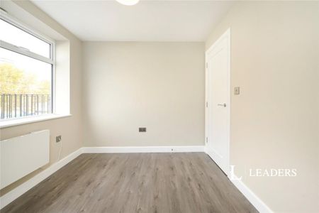 2 bedroom flat to rent - Photo 3
