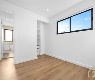 Modern & Spacious Three Bedroom Living - Photo 1