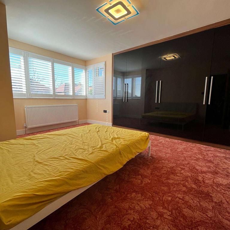 1 bedroom in a house share to rent - Photo 1