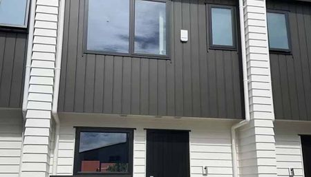 Modern Townhouse in Half Moon Bay – Great Location - Photo 5