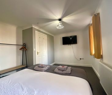 3 bedroom Semi-Detached House to let - Photo 5