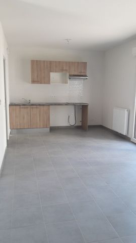 Location Maison 3 pièces 65m² FARGUES ST HILAIRE 33370 - Photo 2