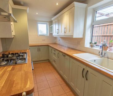 3 bedroom semi-detached house to rent - Photo 2