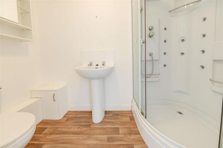 1 bedroom penthouse to rent - Photo 3