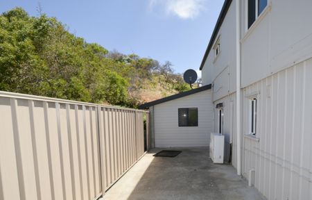 Coastal 2 bedroom, 2 bathroom Home - Photo 3