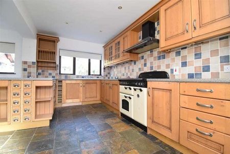 Barratts Road, Wakefield, WF1 - Photo 5