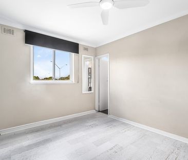 Great Location! Close to Airport. - Photo 3