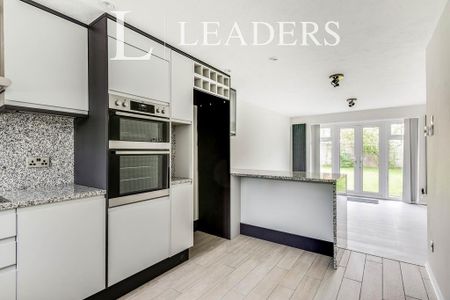 2 bedroom semi-detached house to rent - Photo 5