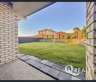 🏡Lovely Family Home In Prime Location! - Photo 2