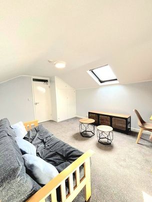 Bushey Grove Road, Bushey WD23 2JJ, Property for rent - Photo 1