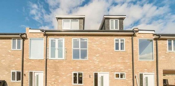 Carterton, Oxfordshire, OX18 - Photo 2