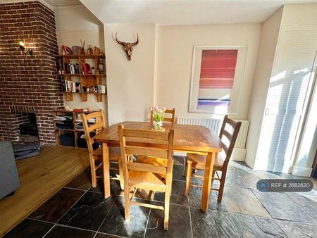 4 bedroom terraced house to rent - Photo 3