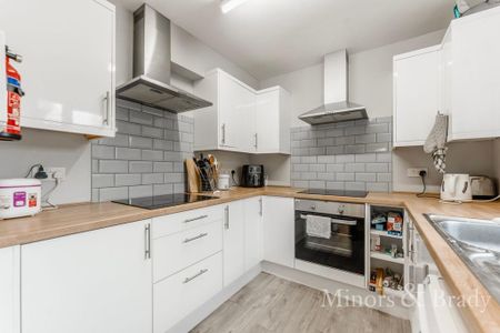 6 bedroom terraced house to rent - Photo 4