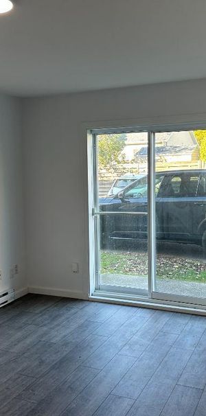 Beau 3 1/2 - Libre immédiatement - Air climatisé - Photo 1