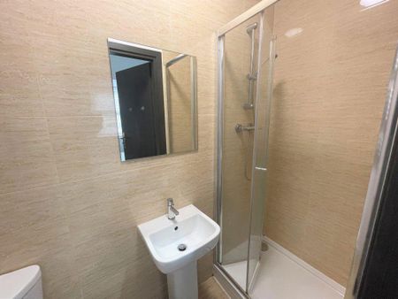 1 bedroom in a house share to rent - Photo 5