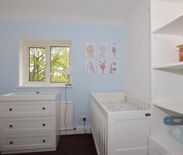 4 bedroom semi-detached house to rent - Photo 3