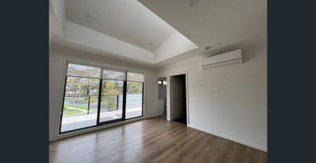 Location & convenient. - Photo 4